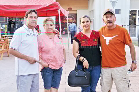 25062017 EN EL BEIS.  Miguel, Lourdes, Flor y Carlos.