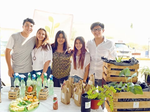 25062017 EN EVENTO ESCOLAR.  Elier, Andrea, Tere, Mariana y Brandon.