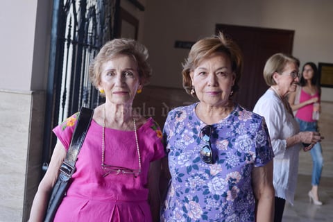 29062017 EN EL TEATRO.  MarÍa del Carmen y Norma.