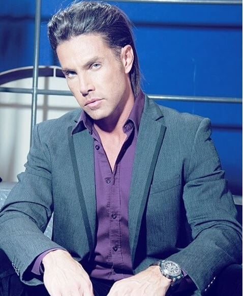 En sus redes sociales, Roberto presume sus competencias, siempre apoyado por la cantante.