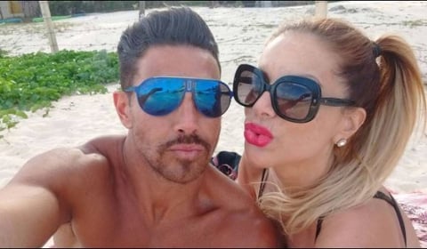 La pareja cumplió 10 años de casados.