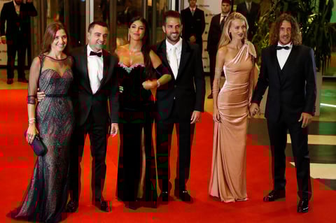 Núria Cunillera y su esposo Xavi Hernández, Daniella Semaan y su esposo Francesc Fabregas y Vanesa Lorenzo y su esposo Carles Puyol.