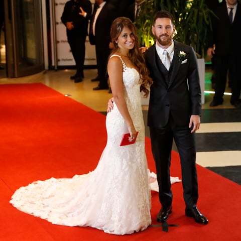 Sobre las 8:15 de la noche hora local, cumplieron con la ceremonia civil dentro del hotel Pullman en el City Center y quedaron formalmente unidos en matrimonio _una unión que ya tiene dos hijos: Thiago y Mateo.