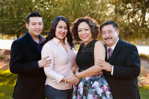 01072017 UN AñO MáS DE VIDA.  Bertha Alicia Carrillo de Salas con su esposo, Gerardo Salas de la Cruz, y sus hijos, Ana Cristina y Alfonso Salas Carrillo, en su festejo de cumpleaños.