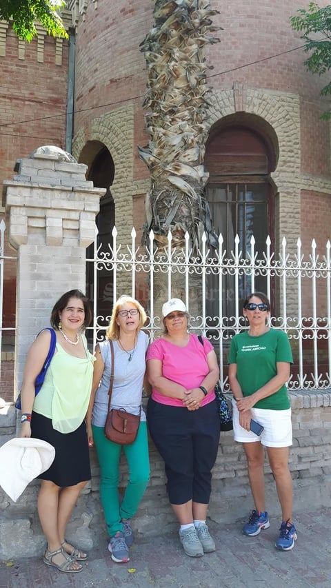 03072017 EN SAN PEDRO.  Amigas visitando la arquitectura mudejar.