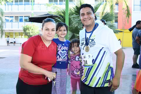 02072017 EN CARRERA.  Mauro, Camila, Romina y Rosy.