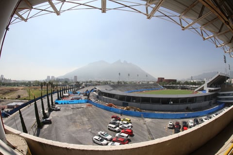 Fue casa de los Borregos Salvajes de futbol Americano y de los Rayados de Monterrey.