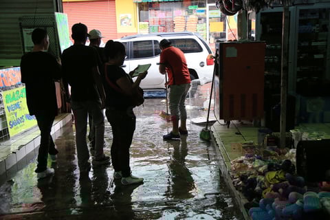 Cada lluvia intensa, los alrededores del excuartel Juárez sufren por encharcamientos severos.