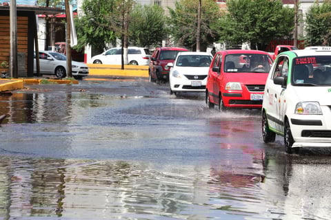 Los encharcamientos severos de la semana pasada en la zona del Excuartel Juárez y Campo Deportivo, habrían sido provocados, de nuevo, por imprudencia ciudadana y no por incapacidad gubernamental.