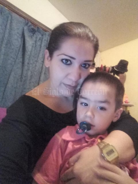 06072017 Alejandra con su hijo, Paquito.