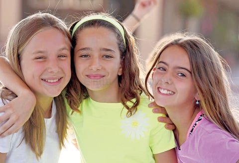 07072017 DISFRUTAN SU AMISTAD.  Ana Carmen, Roberta y María.