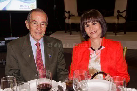 Celso Reyes y señora