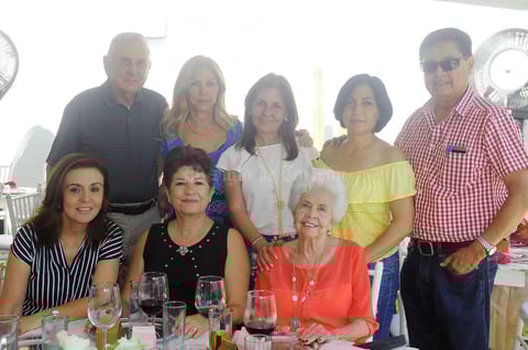 Kitty Casale, Jorge Franco, Lula Azuela, Ana Rendón, Cholola, Argentina Flores, Tedy Casale y Martha Jacob