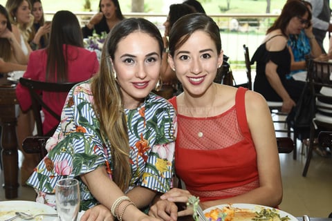 Estefanía Álvarez y Karla Woo