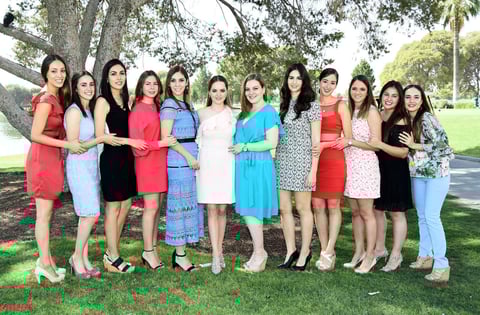 Ileana con sus amigas