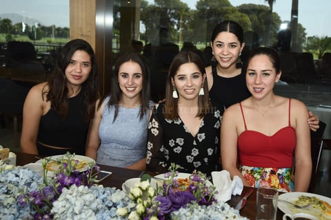 Silvia Porragas, Ilsse Orozco, Karen de Verdeja, Monse Guerrero y Ana Ramos