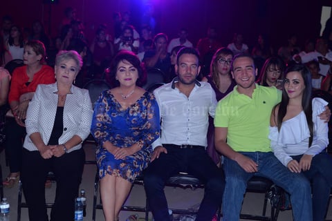 09072017 EN RECIENTE EVENTO.  Elizabeth, Carolina, Manuel, Juan de Dios y Jaqueline.