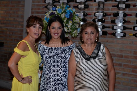 07072017 FIESTA DE REGALOS PARA BEBé.  Gabriela, Marcela y Oralia.