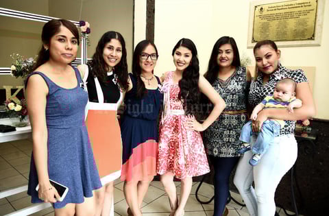 08072017 Amigas de la festejada estuvieron presentes.