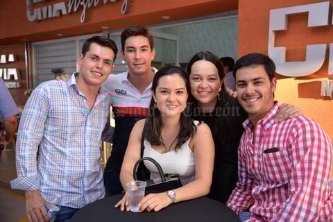 08072017 EN INAUGURACIóN.  Alberto, Toño, Marijose, Ana Lucía y Joserra.