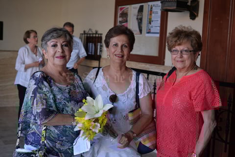 12072017 EN UNA PRESENTACIóN DE BAILE.  Caro, Saraelia e Irene.