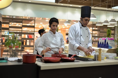 12072017 Los chefs prepararon deliciosos platillos.