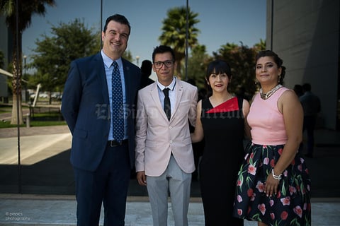 12072017 Carlos Bejos Acevo, director general, Pineda Damián, director de Plata Laguna, Yazmín Sánchez Trejo, madrina de generación, y Alejandra Barajas.