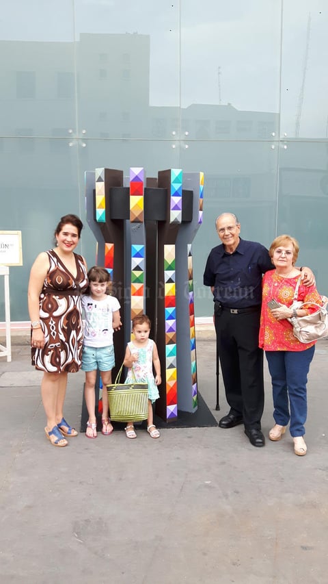 12072017 HOMENAJE A TORREóN.  Alonso de Alba Bessonier en el evento de MTTO 110 Torreón con el Torreón en homenaje que él hizo, acompañado de Blanca Inés, Idoia, Ainhoa e Isabel.