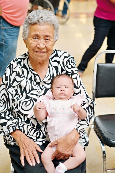 12072017 LINDA POSTAL.  Teresa y Alexa.