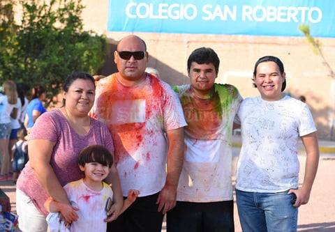 12072017 SE DIVIERTEN.  Silvia Villegas, Víctor Hugo Cardoza, Víctor Hugo Cardoza Jr., Jorge Cardoza y Hamlet Cardoza.