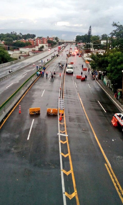 Desde temprano se cerró la vialidad por las labores.