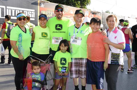 15072017 POSAN PARA LA FOTO.  Familia Anaya.