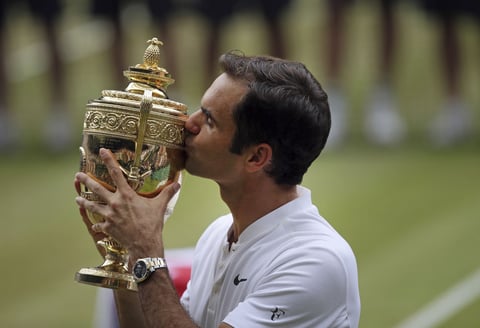 El suizo Roger Federer se coronó por novena ocasión en Wimbledon.
