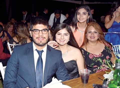 16072017 Cecilia, Luis Gerardo, Gabriela y Camy.