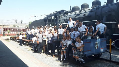 17072017 DE VISITA.  Alumnos del Colegio Cervantes Bosque en el Museo del Ferrocarril.