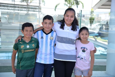 17072017 EVENTO ESCOLAR.  Juan Pablo, José Carlos, Mónica y Nathaly.