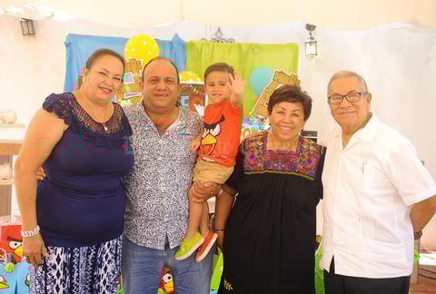 17072017 FESTEJA SU CUMPLE.  Leonardo Ruiz Muruaga con sus abuelitos: Sonia Gala, Enrique Muruaga, Jose Ávila y Javier Ruiz.
