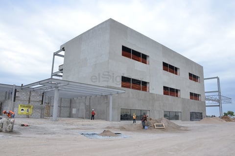 Avanzan las obras en el Centro de Convenciones de Torreón.