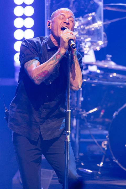 Chester tenía una relación muy cercana con Chris Cornell, el cantante de la banda Soundgarden y Audioslave, que también apareció ahorcado en otro presunto suicidio el pasado mes de mayo.