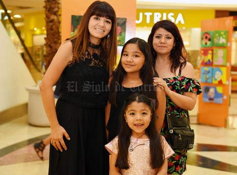22072017 EN EL MALL.  Sharon, Samara, Karime y Michelle.