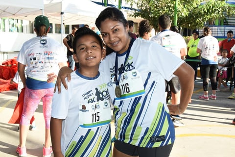 22072017 PARTICIPAN EN CARRERA.  Ian y Zury.