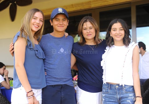 Mariana, Paulo, Noelie y Noelie