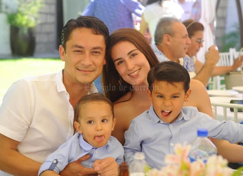 Franco, Roberta, Patricio y Edgar