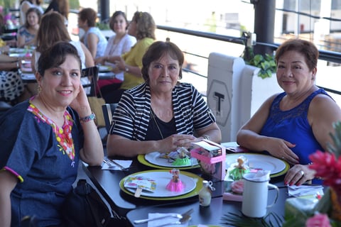 Lupita, Coco y Juanis