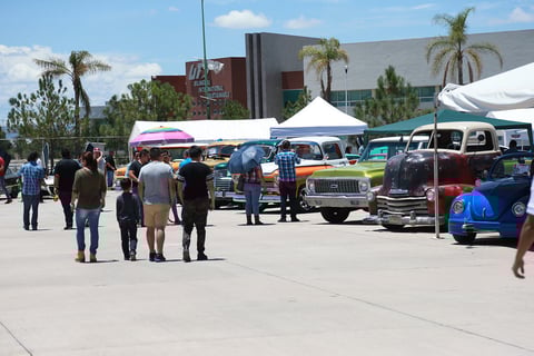 Miles de familias pudieron disfrutar la pasión y dedicación de los pilotos participantes en el Car Show Fenadu 2017.