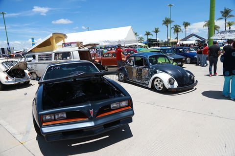 Miles de familias pudieron apreciar cientos de coches de todos modelos, macas y tipos.