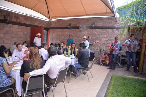 23072017 Todo un éxito la comida del Día del Abogado acompañado por los abogados de la Comarca Lagunera y amenizando el evento el grupo Indomable.