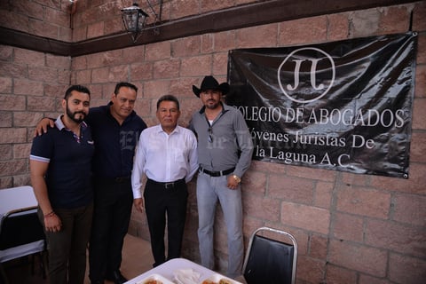23072017 Celebrando el Día del Abogado con el Magistrado Florencio Rubio Díaz: Lic. Carlos Alberto Ávila Rodríguez, Lic. Jorge Reyes Hernández y el Presidente del Colegio de Abogados Jóvenes Juristas de La Laguna, Lic. Leonardo Antón Moreno López.