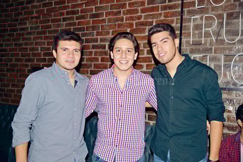 23072017 SE DIVIERTEN.  Miguel, Ricardo y Álvaro.