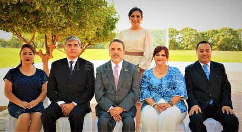 23072017 CONCLUYE UNA ETAPA.  Renata Chapa acompañada de Eiko Gavaldón Oseki, José Francisco Méndez, Guillermo Prieto y Lorena Giacomán.